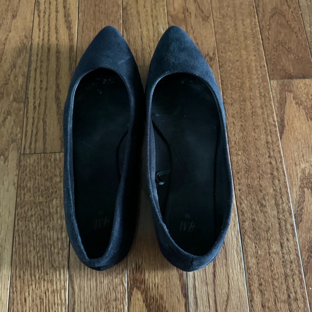 Black pointy flats